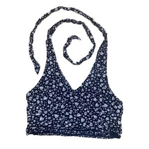 American Eagle XS cropped halter top, will make u looks ABSOLUTELY GORGEOUS 🖤